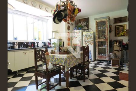 Casa à venda com 570m², 4 quartos e 6 vagas