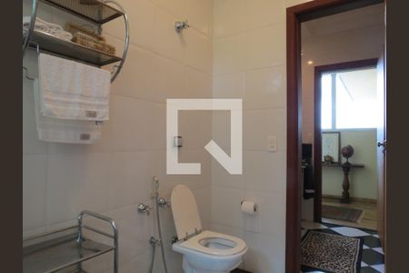 Casa à venda com 570m², 4 quartos e 6 vagas