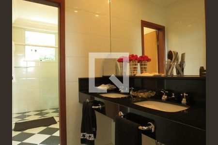 Casa à venda com 570m², 4 quartos e 6 vagas