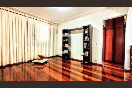 Casa à venda com 434m², 4 quartos e 6 vagas