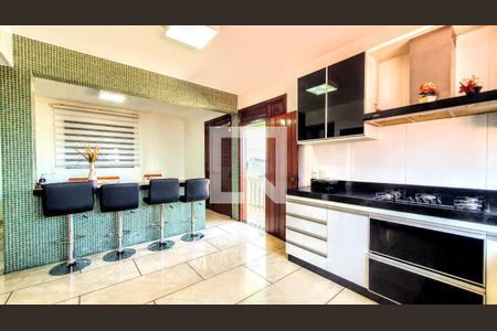 Casa à venda com 434m², 4 quartos e 6 vagas