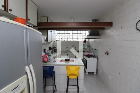 Casa à venda com 336m², 4 quartos e 4 vagas