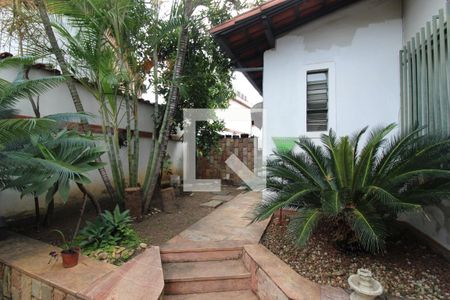 Casa à venda com 336m², 4 quartos e 4 vagas