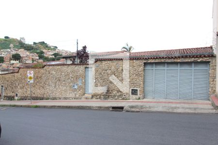 Casa à venda com 336m², 4 quartos e 4 vagas