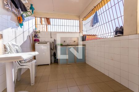 Casa à venda com 242m², 3 quartos e 5 vagas