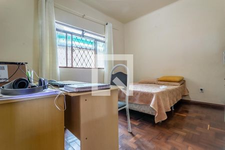 Casa à venda com 3 quartos, 242m² em Pirajá, Belo Horizonte