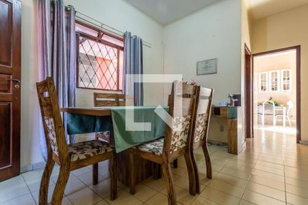 Casa à venda com 3 quartos, 242m² em Pirajá, Belo Horizonte