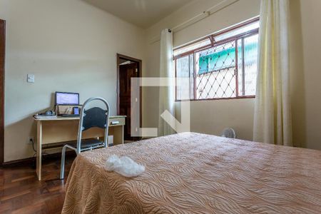 Casa à venda com 3 quartos, 242m² em Pirajá, Belo Horizonte