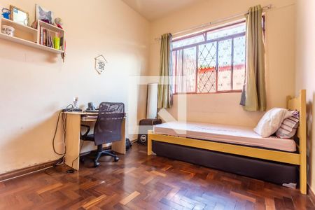 Casa à venda com 3 quartos, 242m² em Pirajá, Belo Horizonte