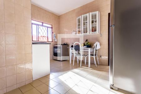 Casa à venda com 242m², 3 quartos e 5 vagas