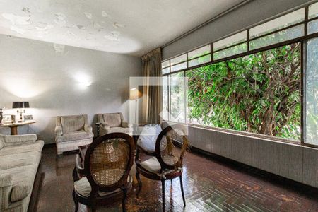 Casa à venda com 4 quartos, 247m² em São Luíz, Belo Horizonte