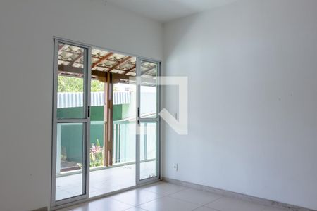 Casa à venda com 5 quartos, 328m² em Heliópolis, Belo Horizonte