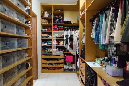 Casa à venda com 232m², 4 quartos e 4 vagas