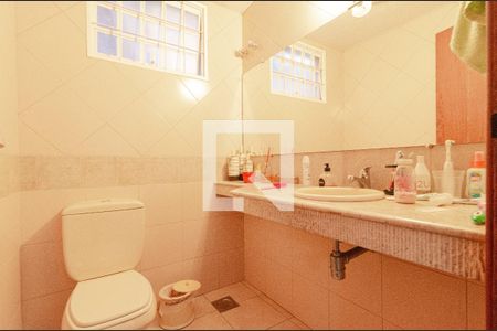 Casa à venda com 232m², 4 quartos e 4 vagas