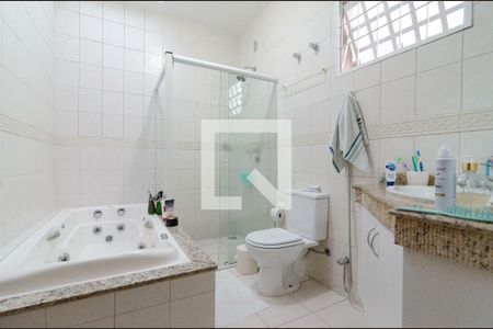 Casa à venda com 232m², 4 quartos e 4 vagas