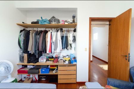 Casa à venda com 232m², 4 quartos e 4 vagas