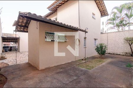Casa à venda com 232m², 4 quartos e 4 vagas