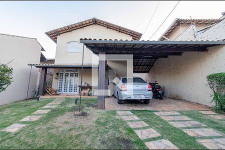 Casa à venda com 232m², 4 quartos e 4 vagas