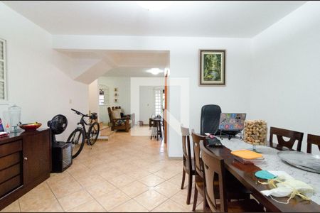 Casa à venda com 232m², 4 quartos e 4 vagas