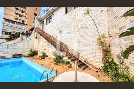 Casa à venda com 266m², 4 quartos e 4 vagas