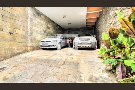 Casa à venda com 266m², 4 quartos e 4 vagas