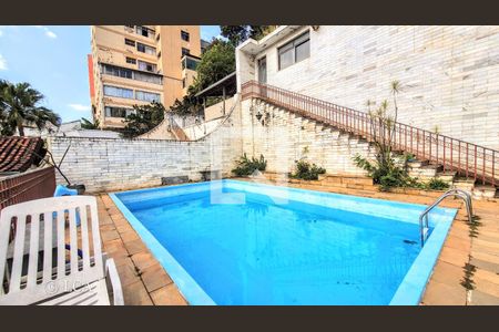 Casa à venda com 266m², 4 quartos e 4 vagas