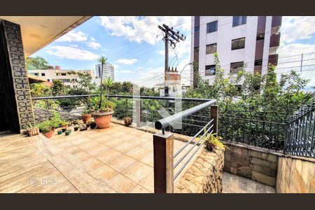 Casa à venda com 266m², 4 quartos e 4 vagas