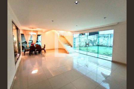 Casa à venda com 5 quartos, 359m² em Garças, Belo Horizonte