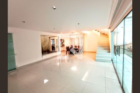 Casa à venda com 5 quartos, 359m² em Garças, Belo Horizonte