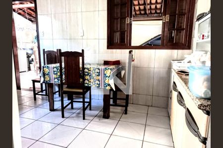 Casa à venda com 204m², 3 quartos e 2 vagas