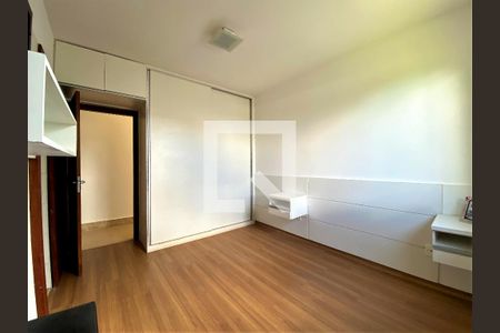 Casa de condomínio à venda com 504m², 4 quartos e 8 vagas