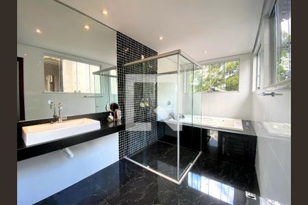 Casa de condomínio à venda com 504m², 4 quartos e 8 vagas