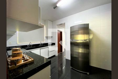 Casa de condomínio à venda com 504m², 4 quartos e 8 vagas