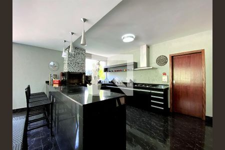 Casa de condomínio à venda com 504m², 4 quartos e 8 vagas