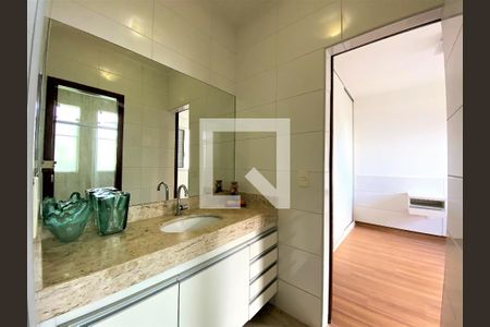 Casa de condomínio à venda com 504m², 4 quartos e 8 vagas