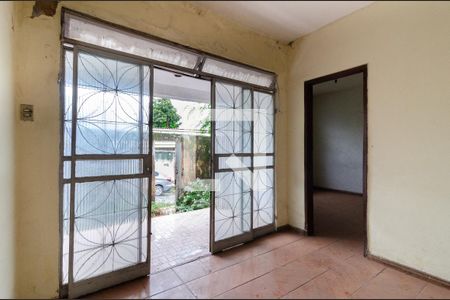 Casa à venda com 4 quartos, 256m² em Glória, Belo Horizonte