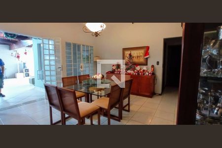 Casa à venda com 4 quartos, 450m² em Dom Bosco, Belo Horizonte