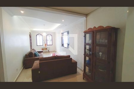 Casa à venda com 235m², 3 quartos e 4 vagas