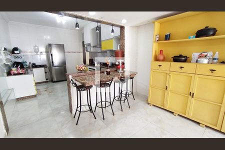 Casa à venda com 235m², 3 quartos e 4 vagas