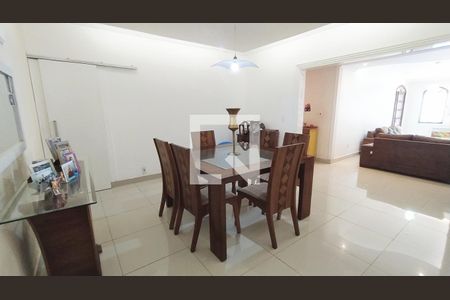 Casa à venda com 235m², 3 quartos e 4 vagas