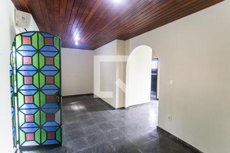 Sala 1 de casa para alugar com 3 quartos, 307m² em Santa Efigênia, Belo Horizonte