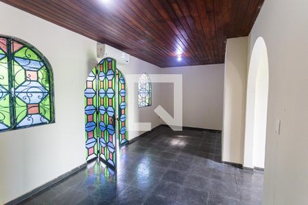 Sala 1 de casa para alugar com 3 quartos, 307m² em Santa Efigênia, Belo Horizonte