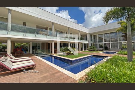 Casa de condomínio à venda com 880m², 5 quartos e 8 vagas