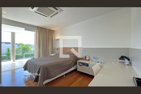 Casa de condomínio à venda com 880m², 5 quartos e 8 vagas