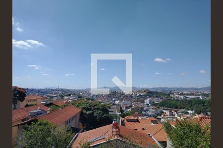 Casa à venda com 200m², 6 quartos e 5 vagas