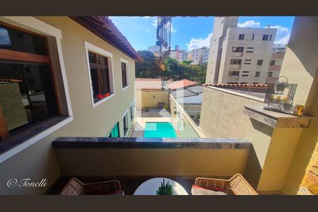 Casa à venda com 324m², 4 quartos e 4 vagas