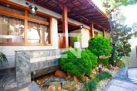 Casa à venda com 324m², 4 quartos e 4 vagas