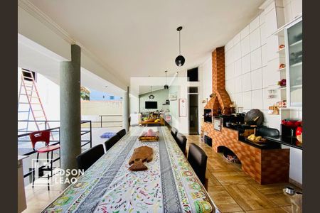 Casa à venda com 300m², 4 quartos e 2 vagas