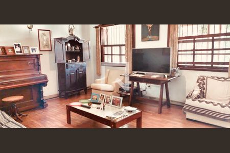 Casa à venda com 5 quartos, 400m² em Serra, Belo Horizonte