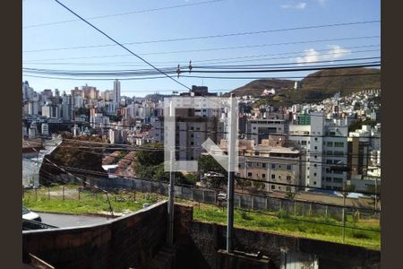 Casa à venda com 271m², 4 quartos e 4 vagas